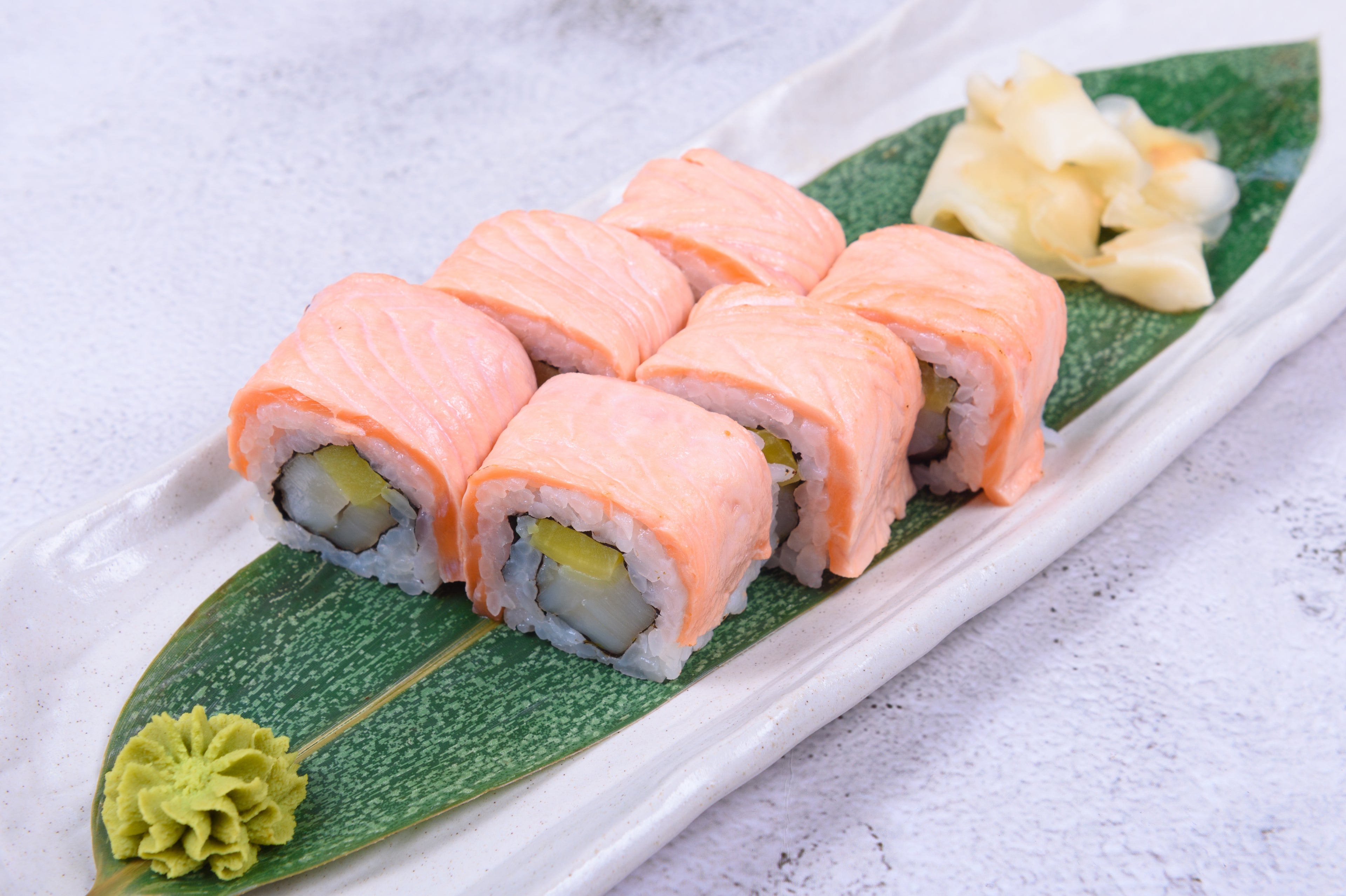 Burned salmon roll